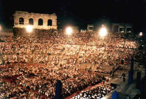 Arena bei Nacht