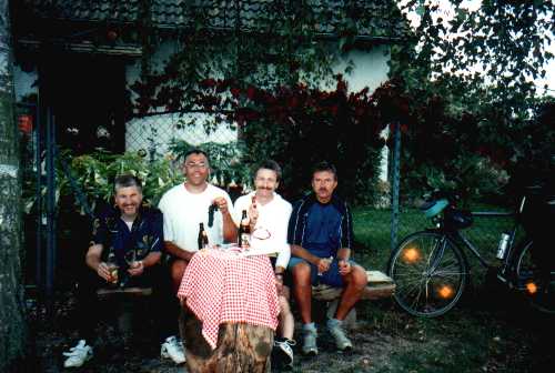 Brotzeit am Rheindamm bei Griheim