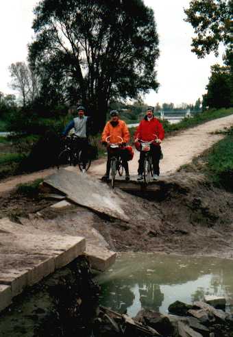 Zerstrter Uferweg