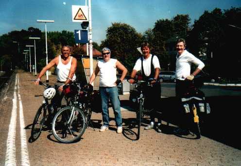 Die Radlergruppe am Bahnhof Schirnding