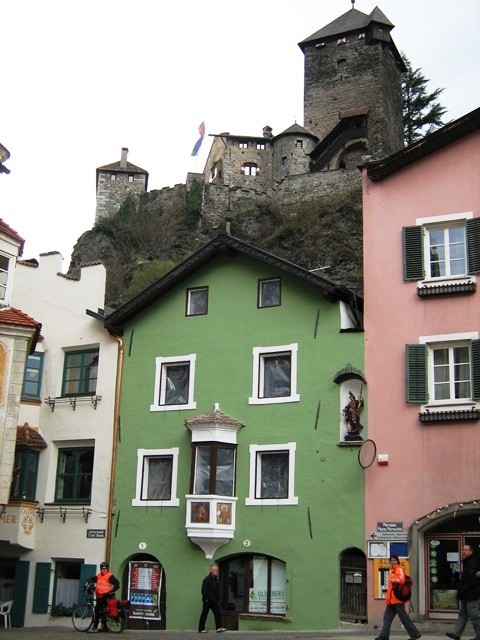 Klausen mit Burg Branzoll