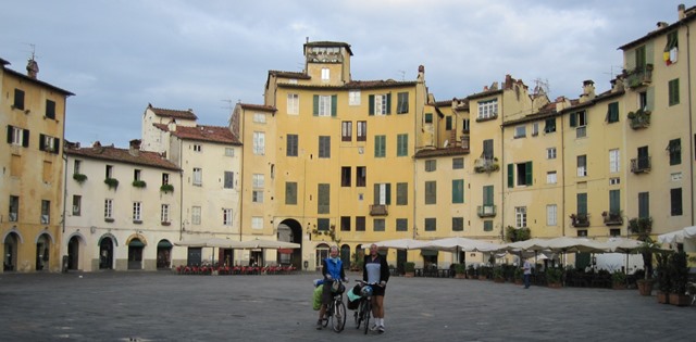 Eifrmige Piazza Anfiteatro