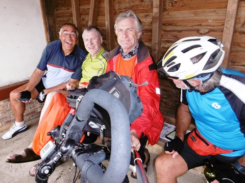 Regen-Rotwein-Pause in Bushuschen