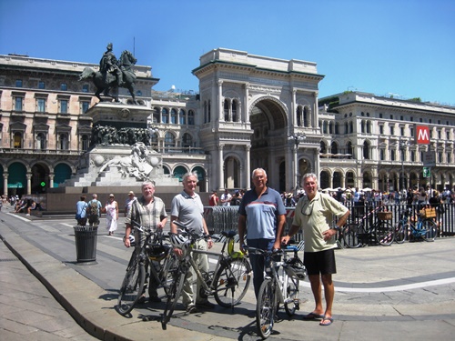 Domplatz mit Gallerie