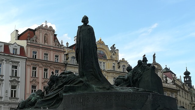 Hus-Denkmal