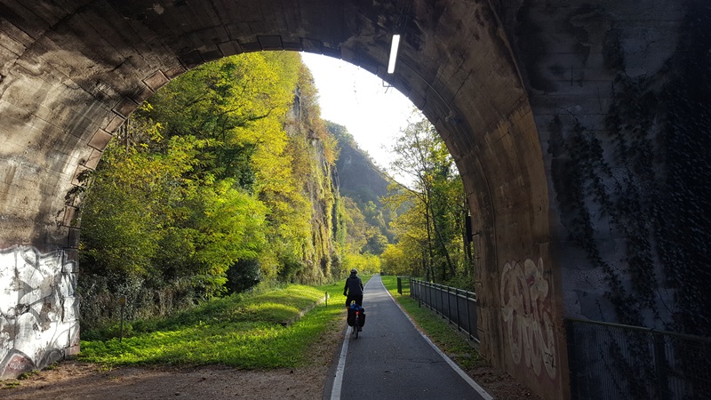 Bahntunnel