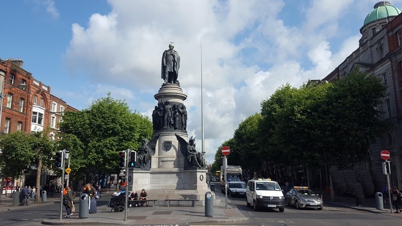 O'Connell Monument und The Spire